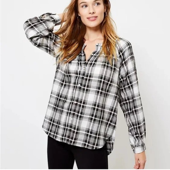 LOFT EUC❤️ Black and White Plaid Relaxed Buttoned Blouse with detailed neck - Picture 1 of 10